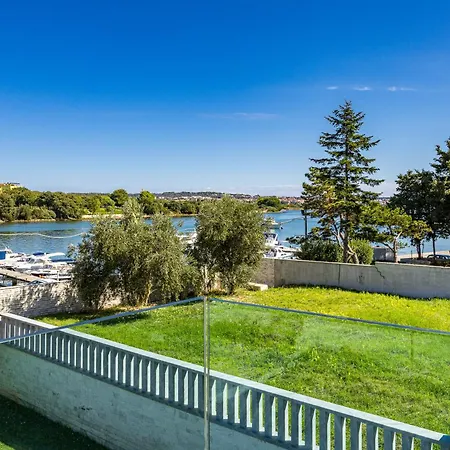 Luxury Con Brio Pomer