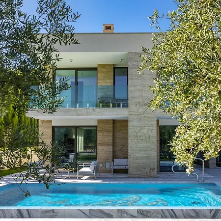 Villa Luxury Con Brio Pomer