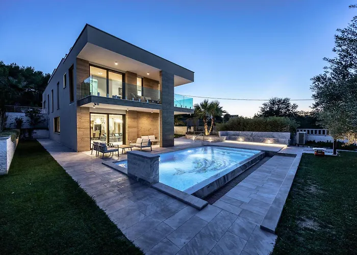 Villa Luxury Con Brio Pomer