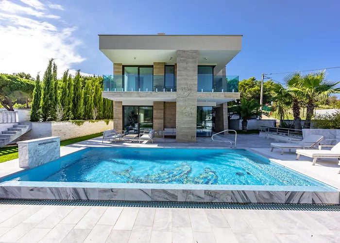 Luxury Con Brio