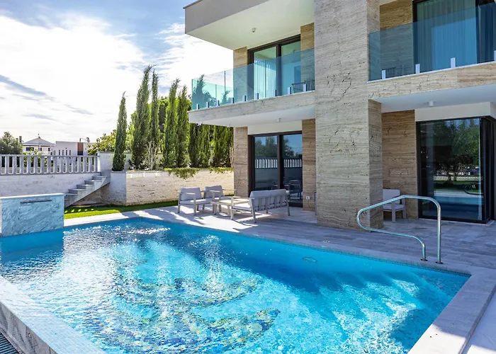 Luxury Con Brio