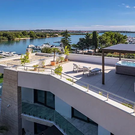 Villa Luxury Con Brio Pomer