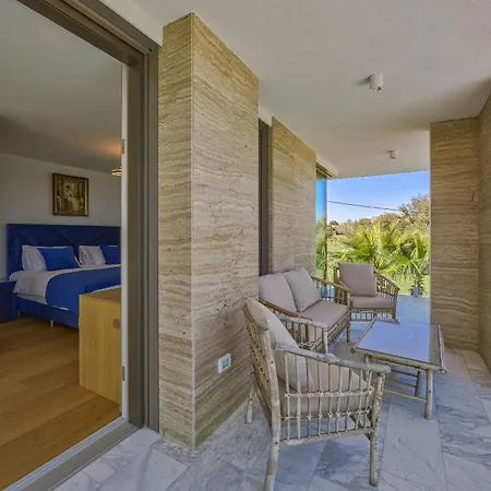 Luxury Con Brio