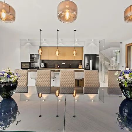 Luxury Con Brio Pomer