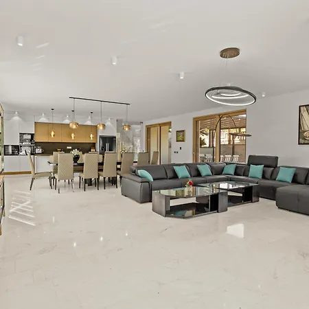 Luxury Con Brio Villa